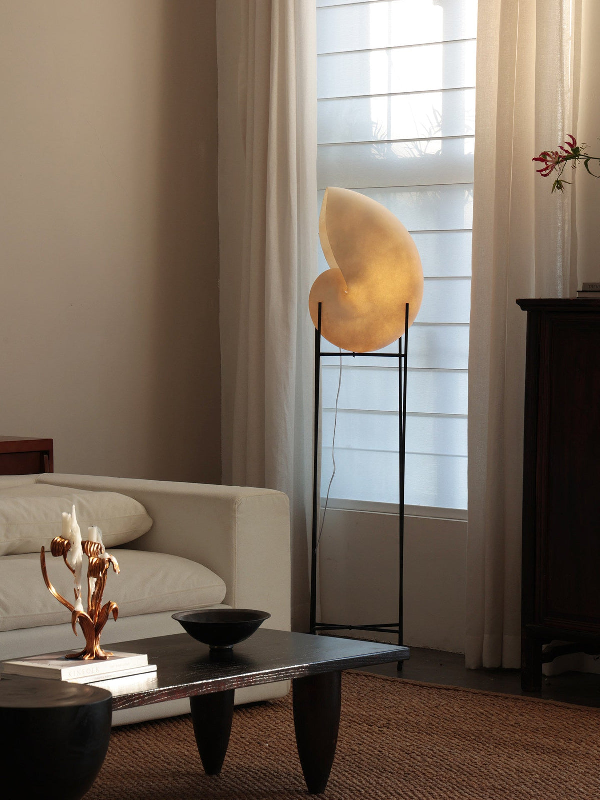 Conch Bloom Sculptural Resin Table Lamp with Nautilus Shell Design