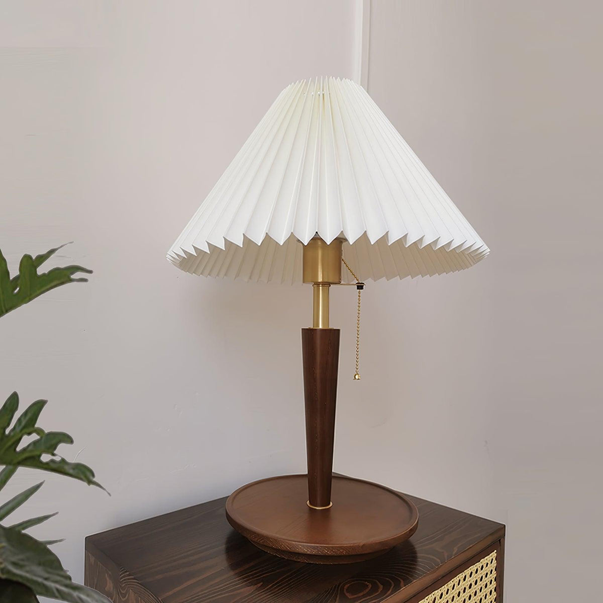 Cone_Pleated_Fabric_Table_Lamp