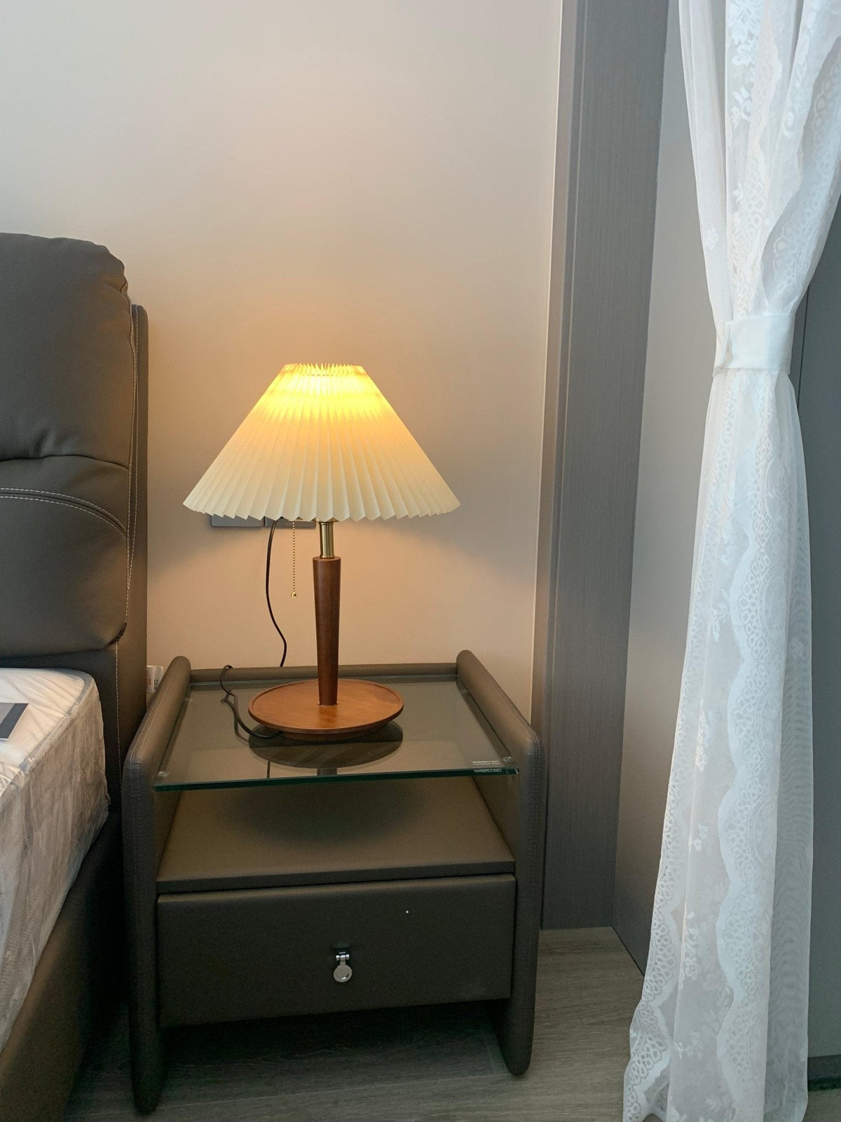 Cone_Pleated_Fabric_Table_Lamp