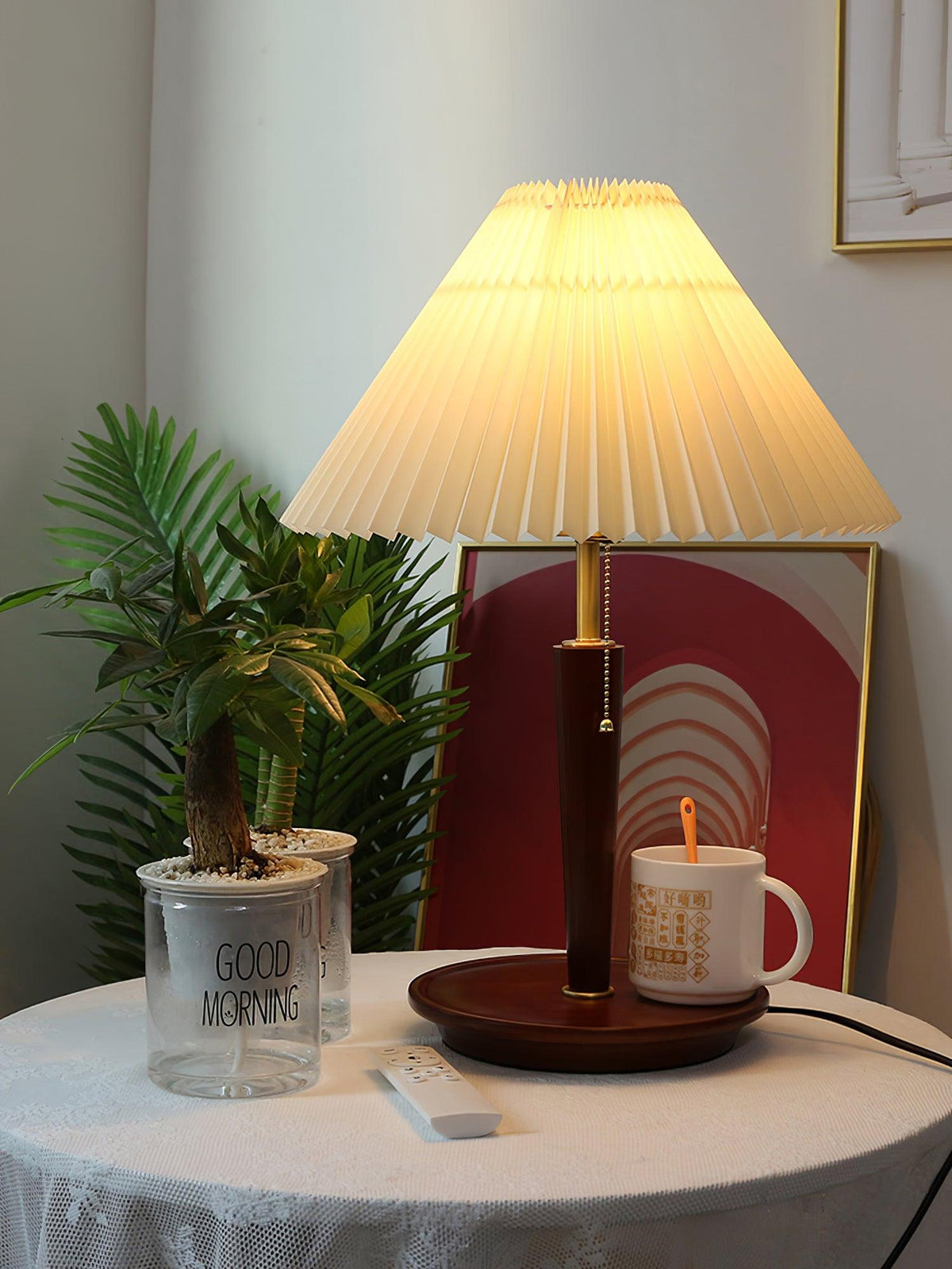 Cone_Pleated_Fabric_Table_Lamp