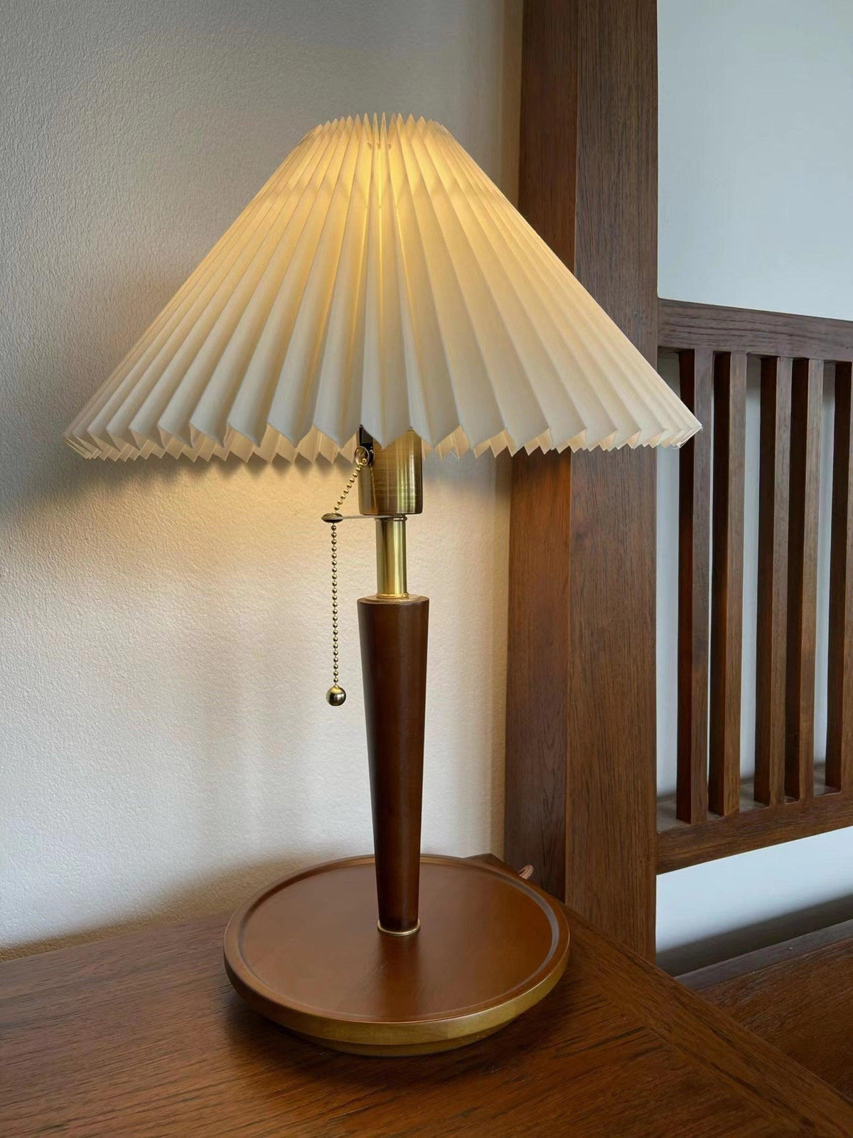Cone_Pleated_Fabric_Table_Lamp