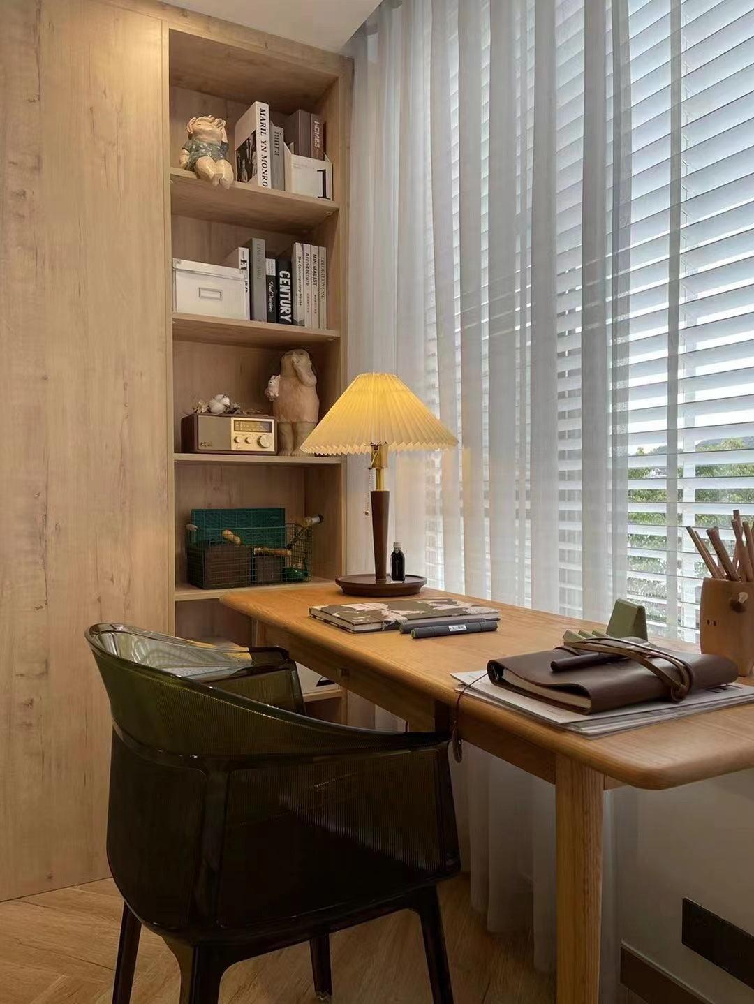 Cone_Pleated_Fabric_Table_Lamp
