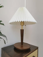 Cone_Pleated_Fabric_Table_Lamp