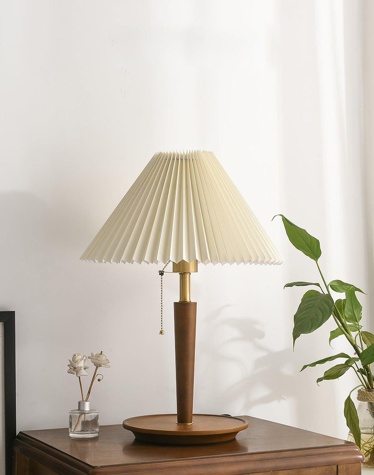 Cone_Pleated_Fabric_Table_Lamp