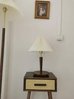 Cone_Pleated_Fabric_Table_Lamp