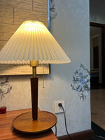 Cone_Pleated_Fabric_Table_Lamp