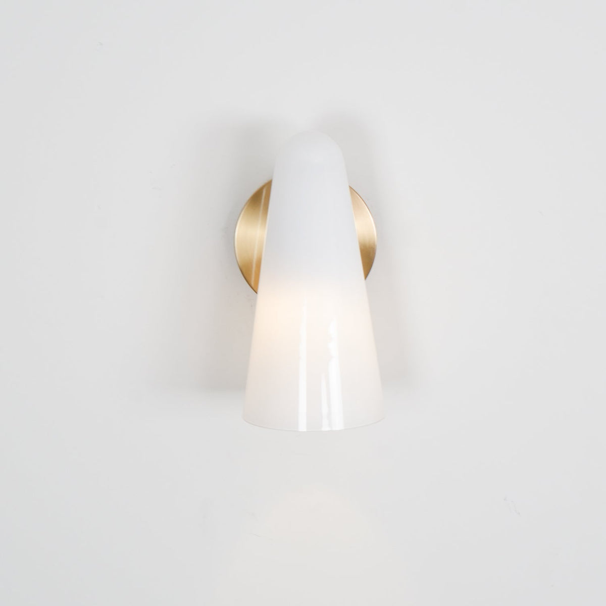 Articolo Conical Glass LED Wall Sconce for Modern Interiors