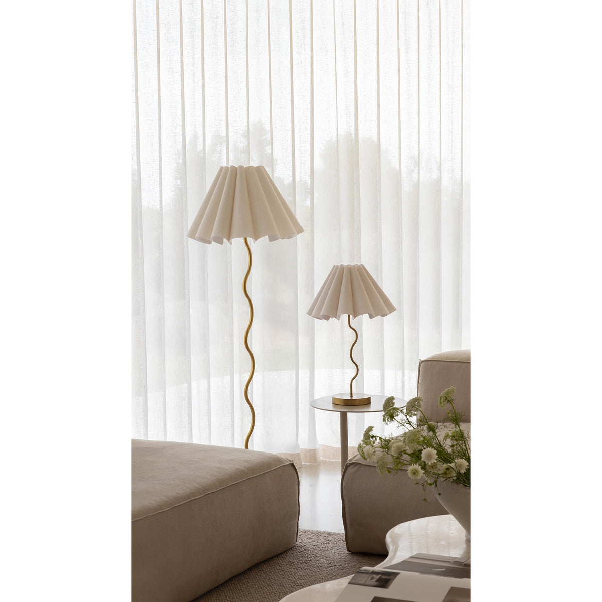 cora-floor-lamp