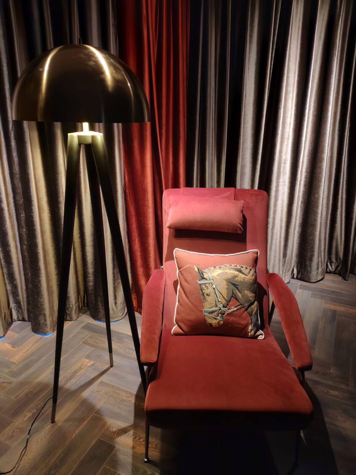 Coyote Floor Lamp