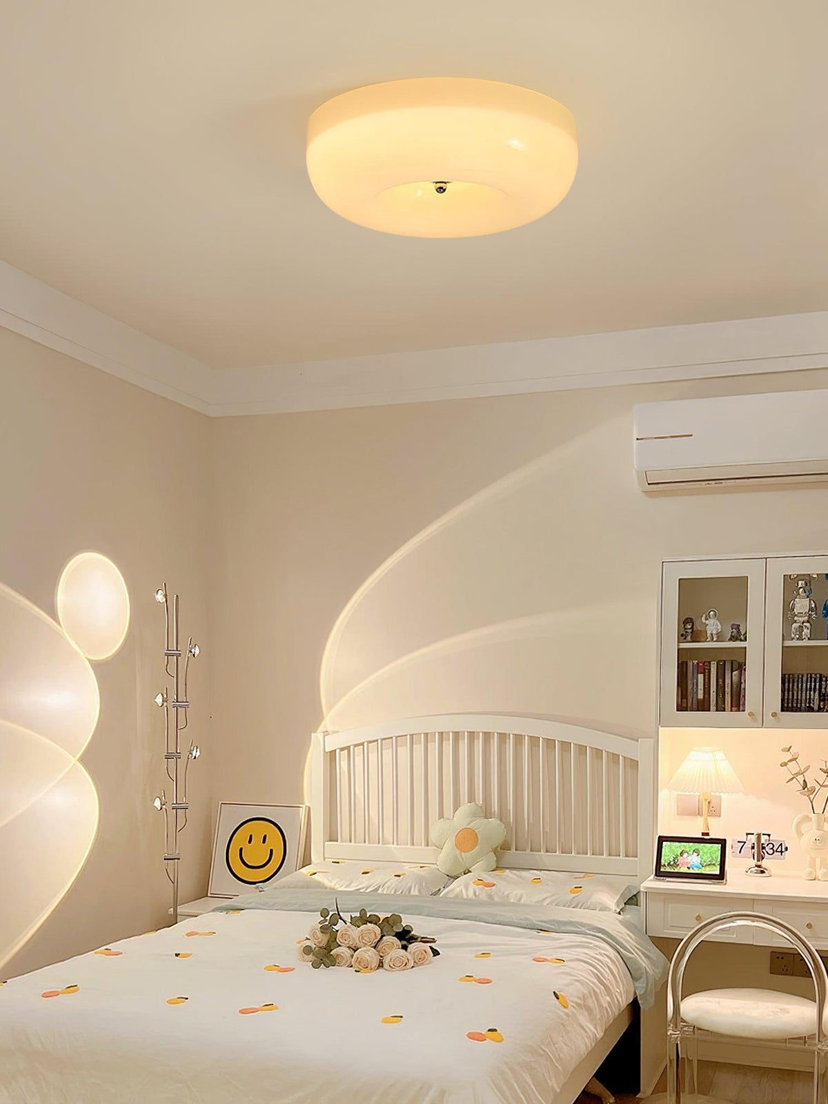 cream-pudding-ceiling-lamp