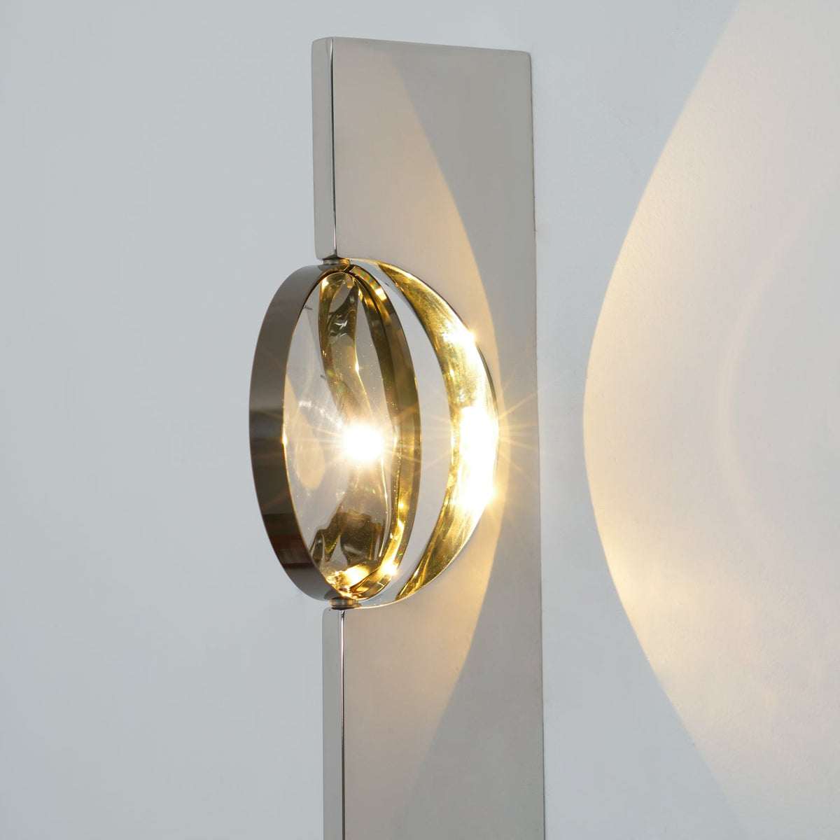 Kinetic Shadow Wall Lamp – Chrome LED Sconce with Sculptural Light Play