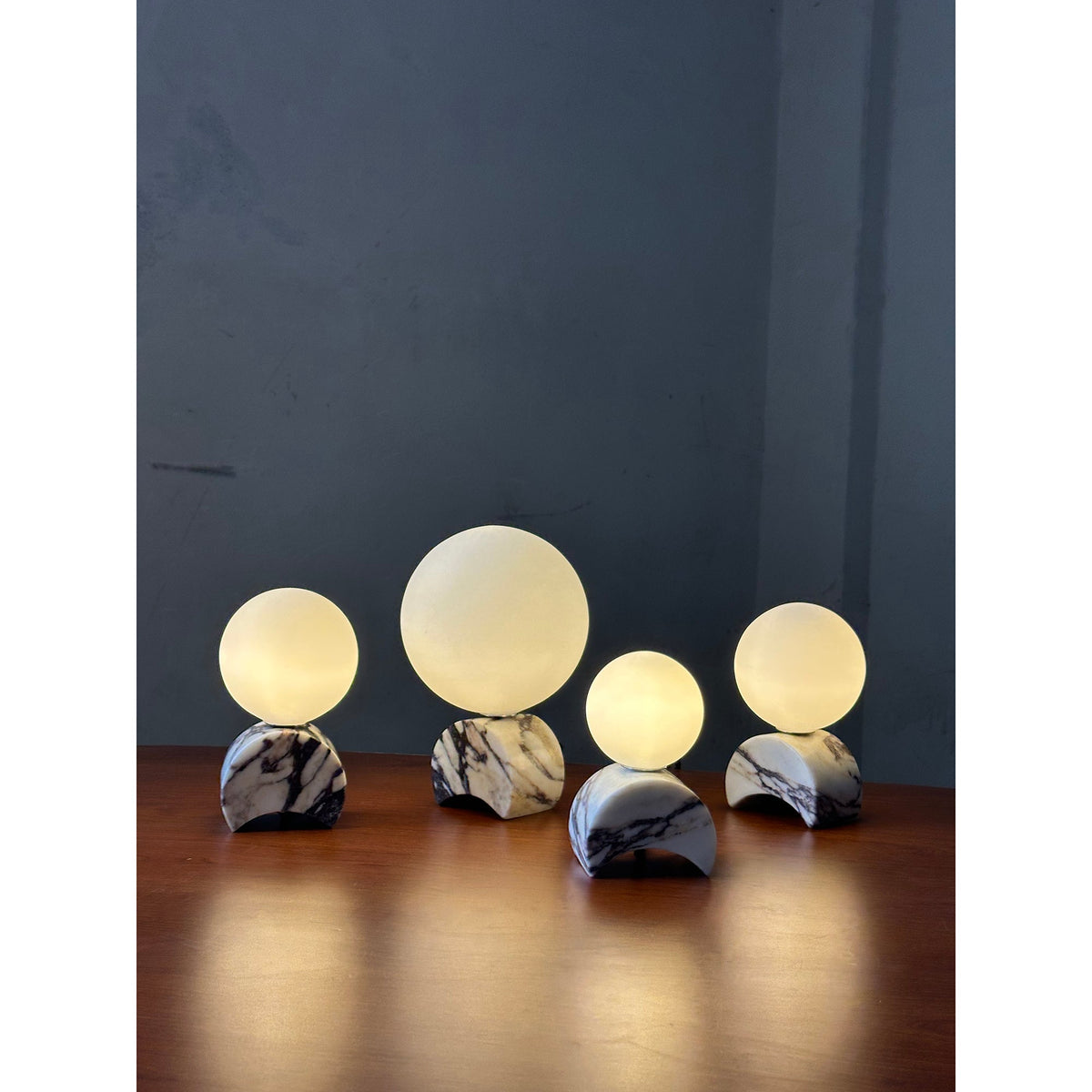 crescent-marble-table-lamp