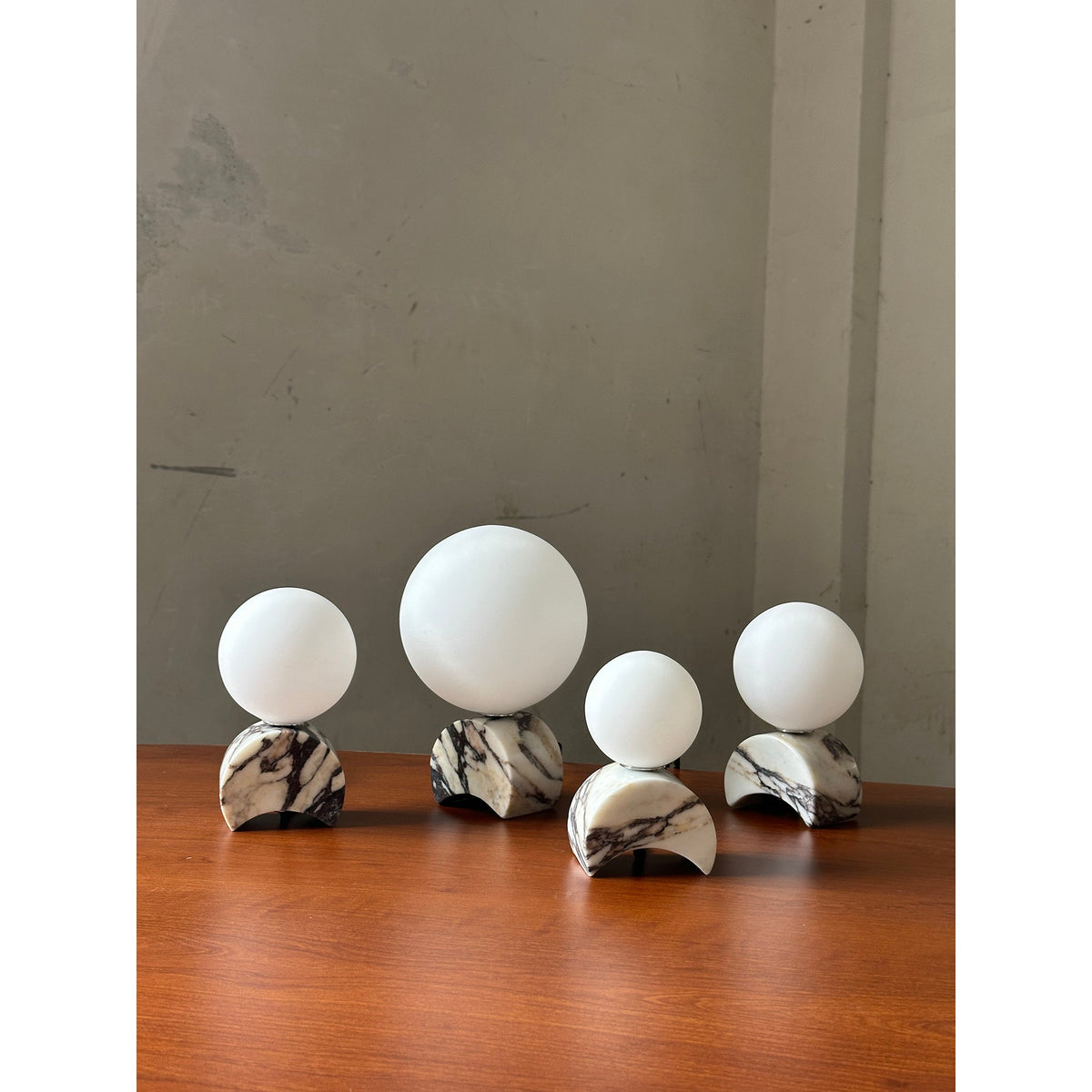 crescent-marble-table-lamp