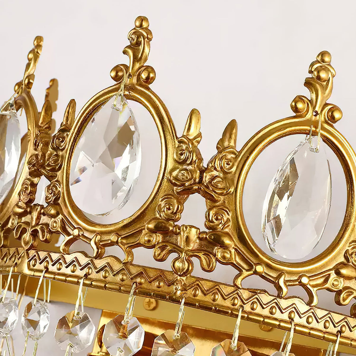 crown-crystal-wall-lamp