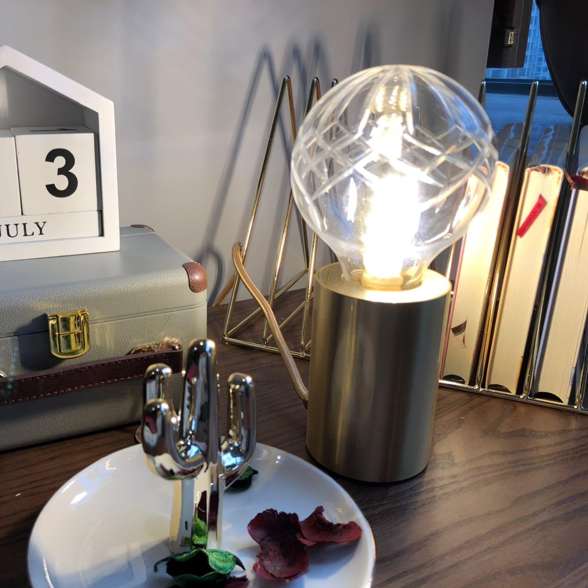 crystal-bulb-table-lamp