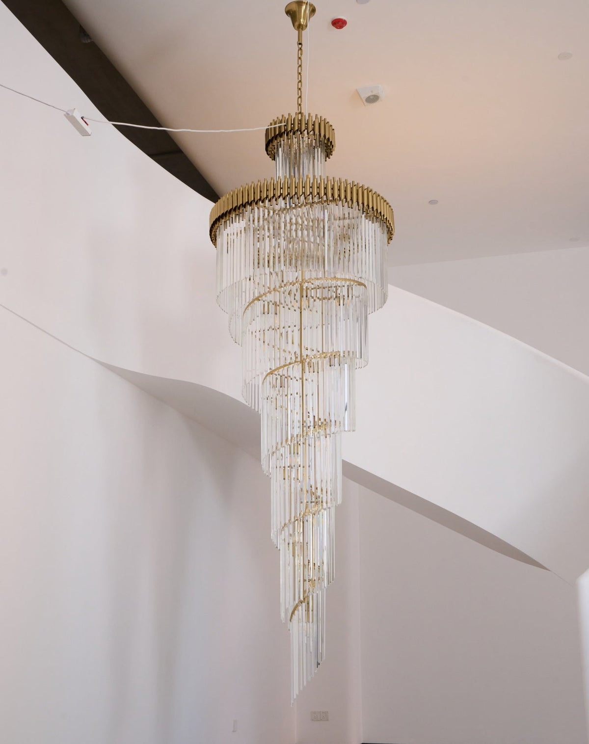 Crystal Spiral Chandelier – Modern Gold Crystal Statement Light for Grand Interiors