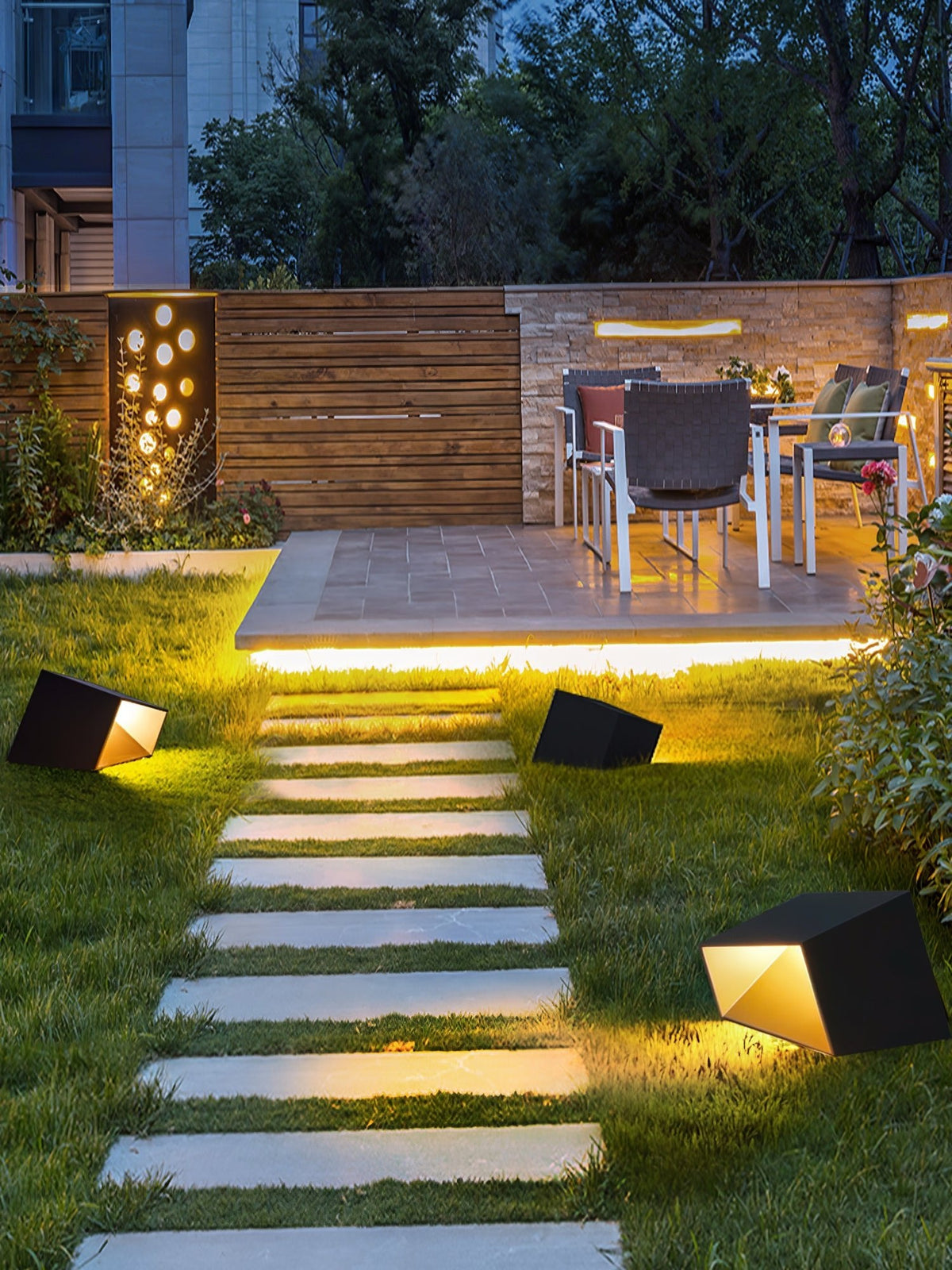 Cube Garden Outdoor Light – Modern LED Landscape Luminaire