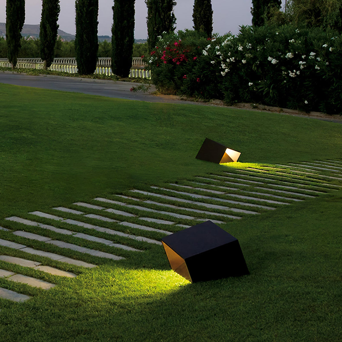 Cube Garden Outdoor Light – Modern LED Landscape Luminaire