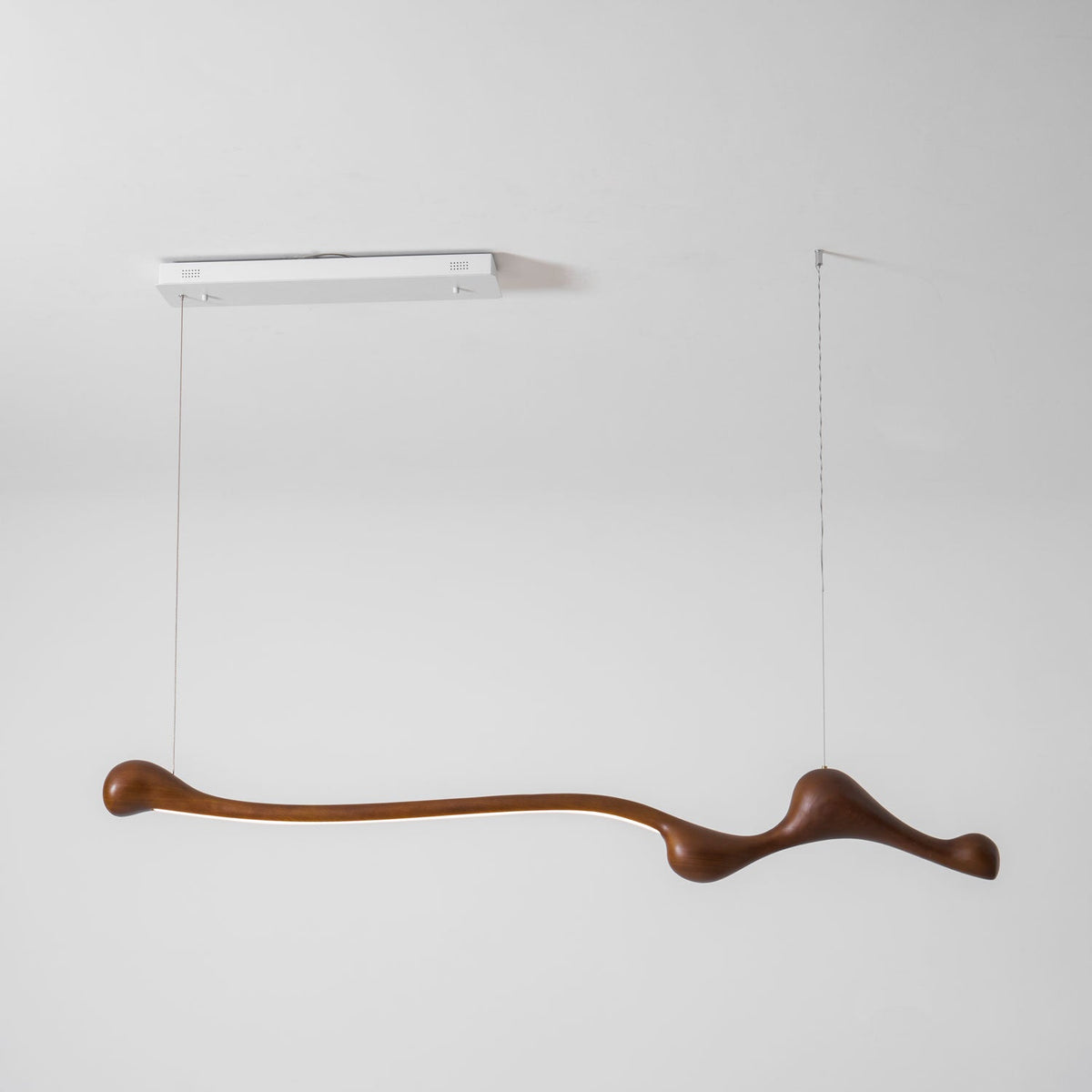 Curva Sculptural Wood LED Pendant Light – Modern Organic Design
