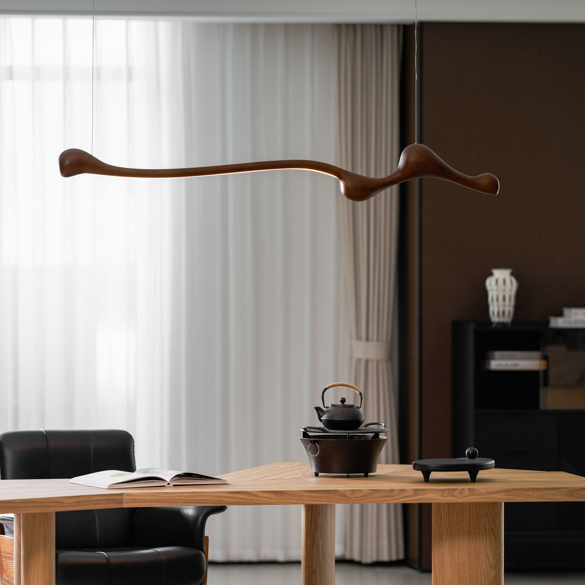 Curva Sculptural Wood LED Pendant Light – Modern Organic Design