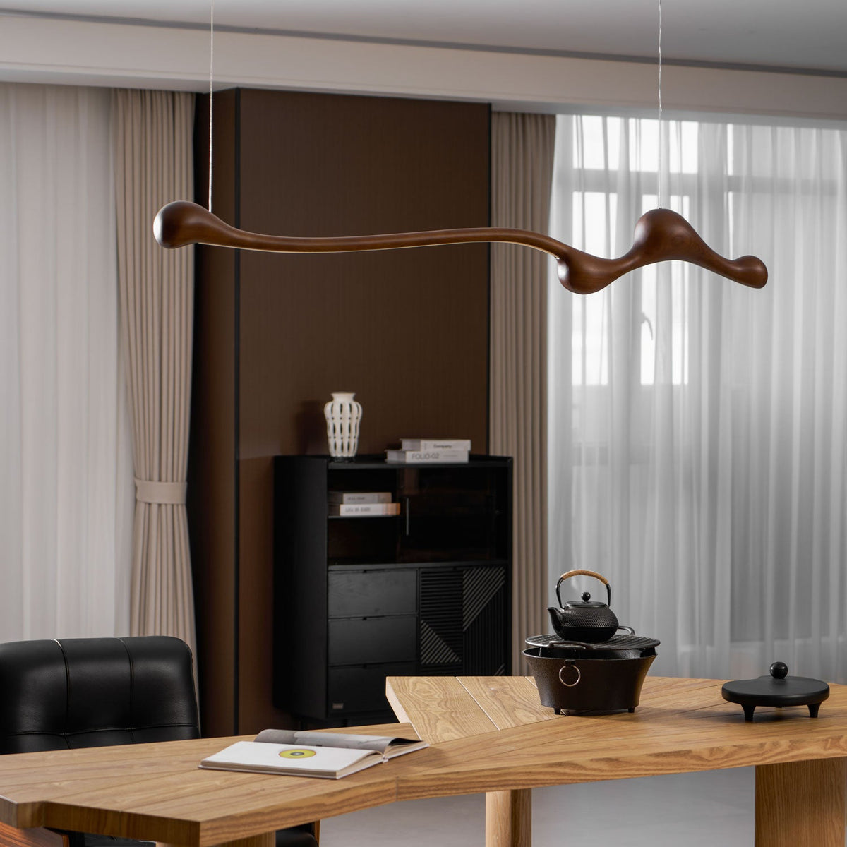 Curva Sculptural Wood LED Pendant Light – Modern Organic Design