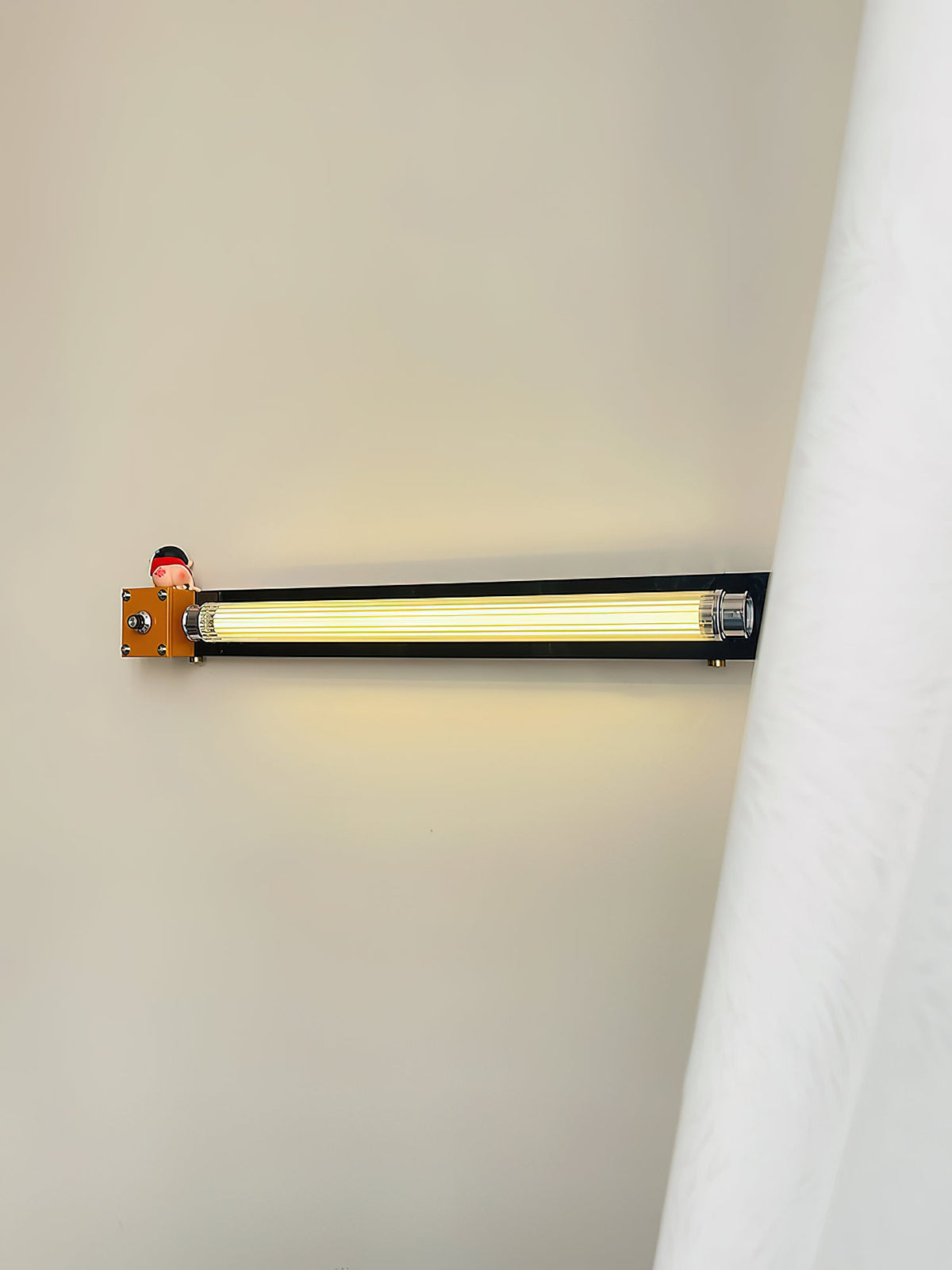 cutshall-wall-lamp