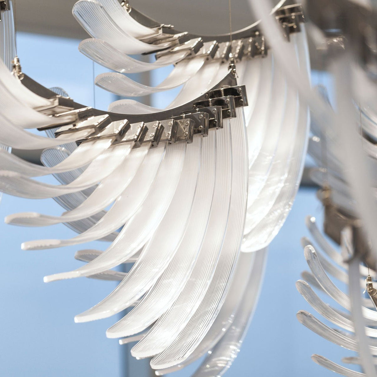 Feather Wing LED Chandelier – Hand-Blown Glass Pendant for Modern Interiors
