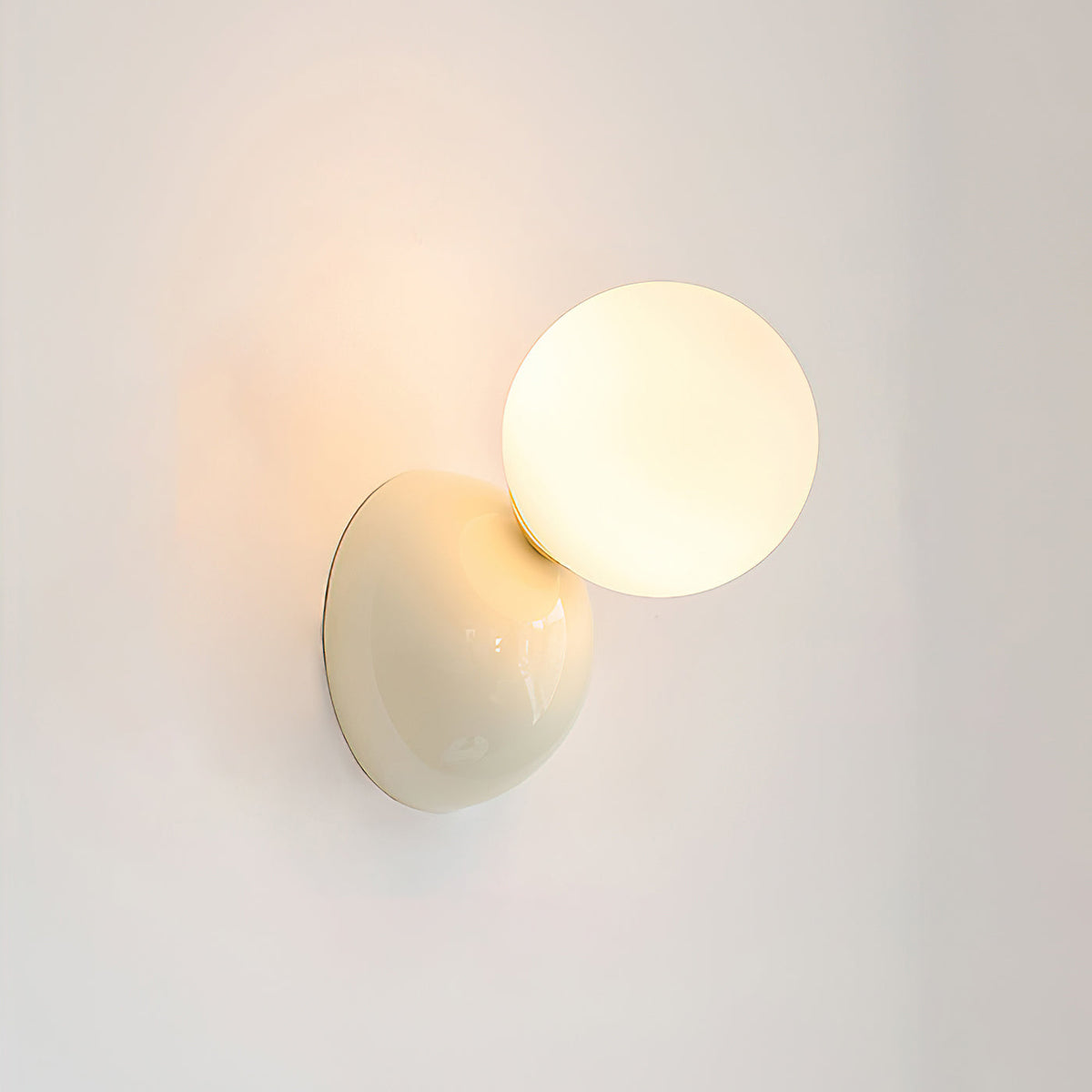 dalila-wall-lamp