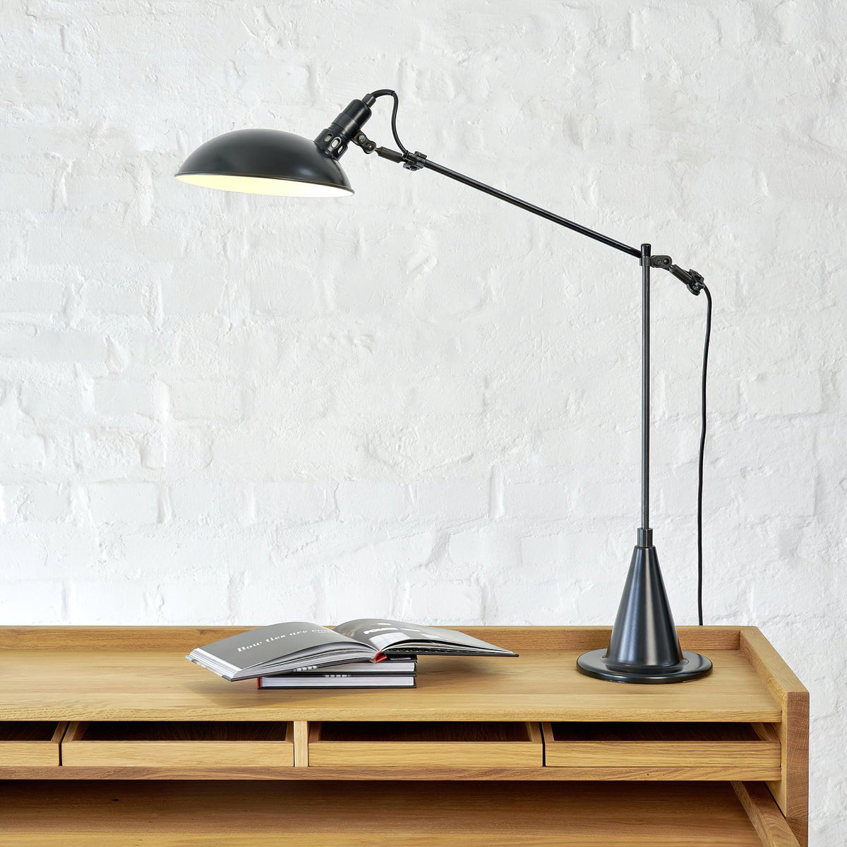 dancer-table-lamp