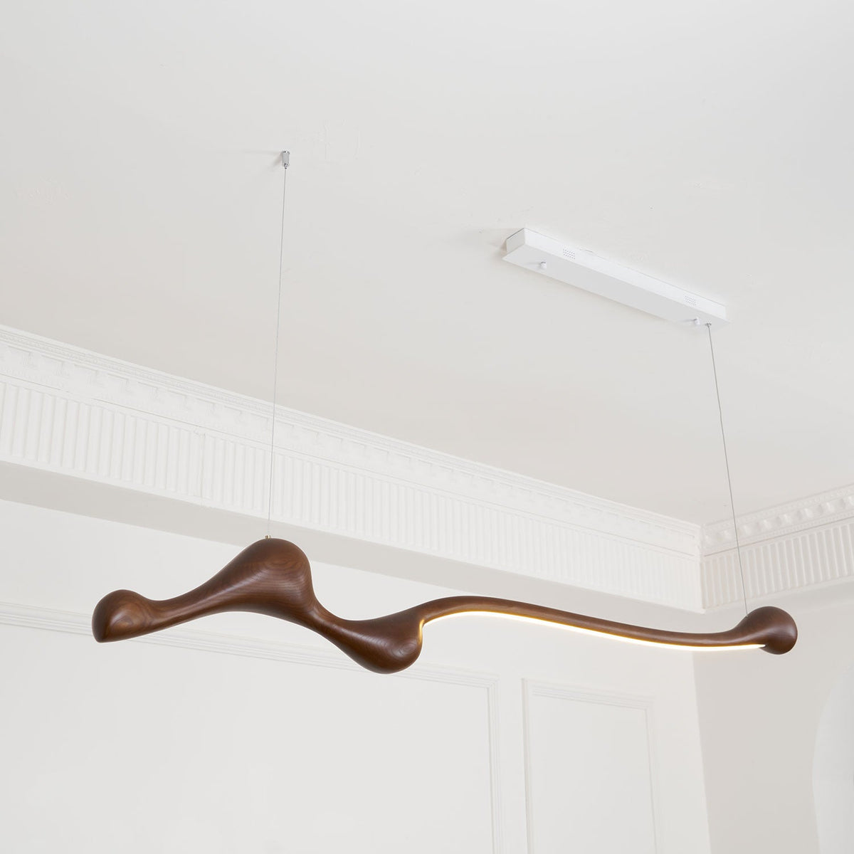 Curva Sculptural Wood LED Pendant Light – Modern Organic Design