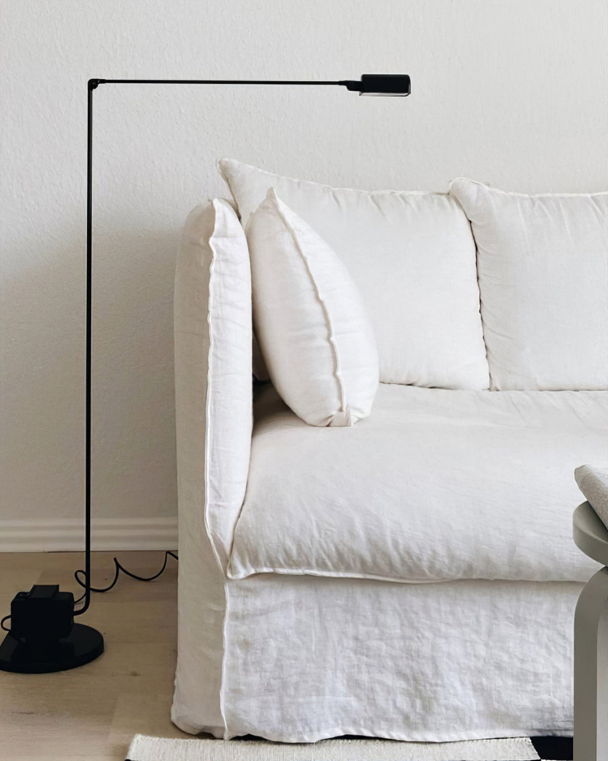 daphine-floor-lamp