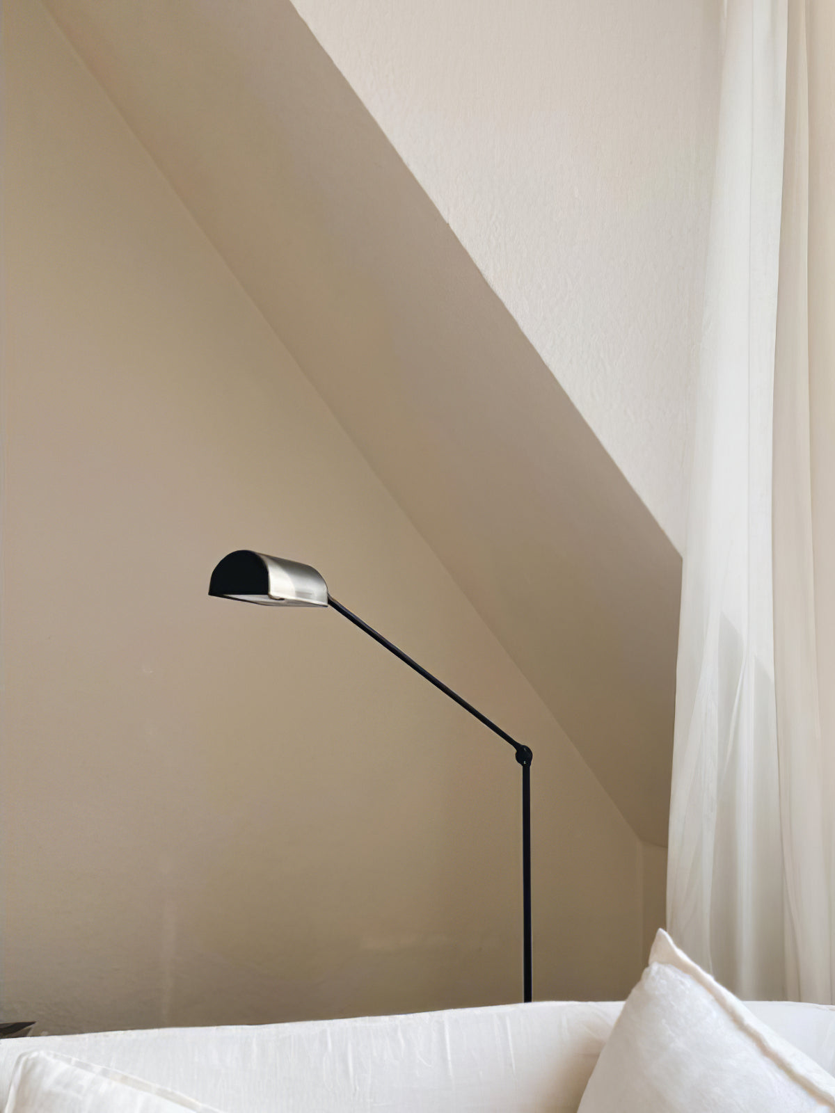 daphine-floor-lamp