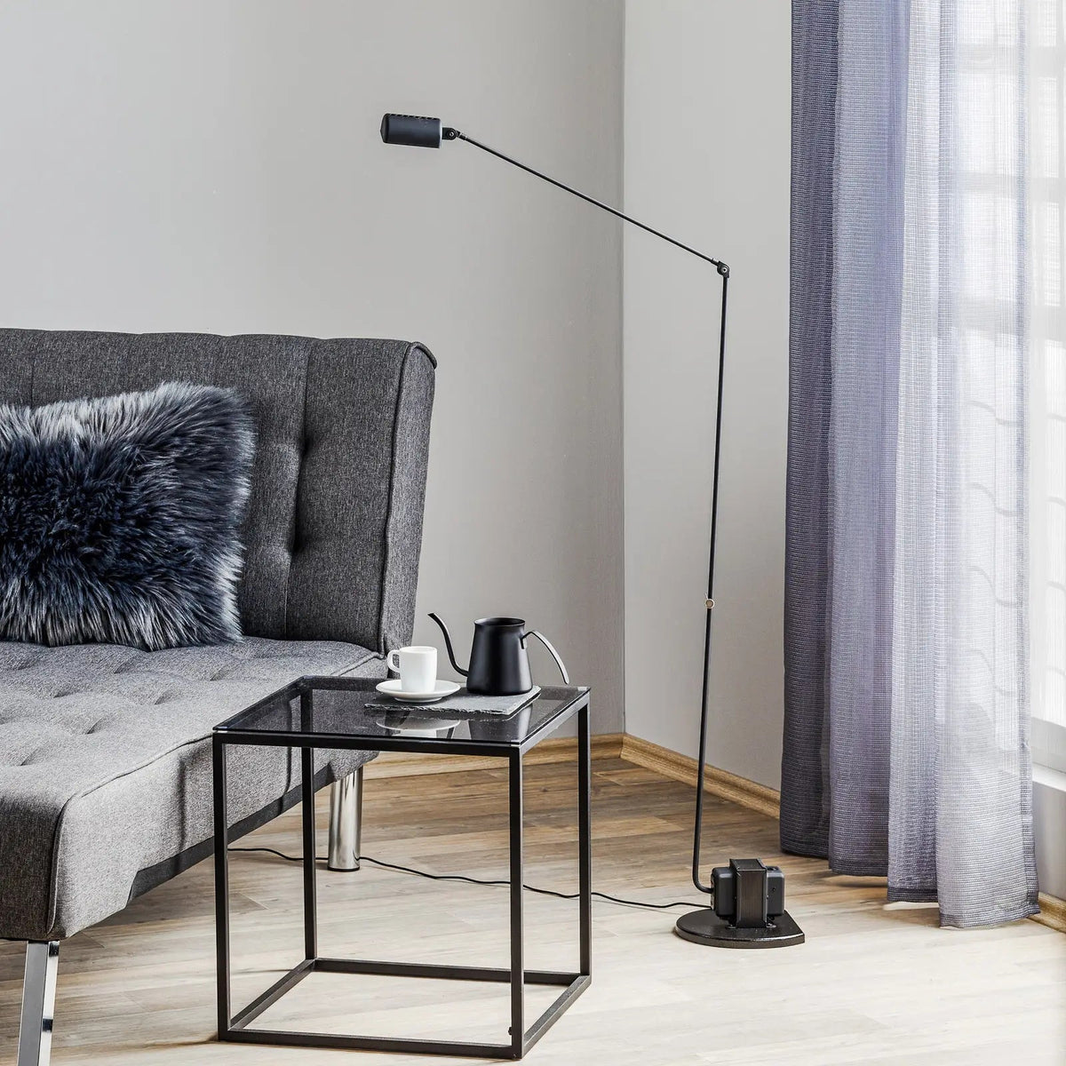 daphine-floor-lamp