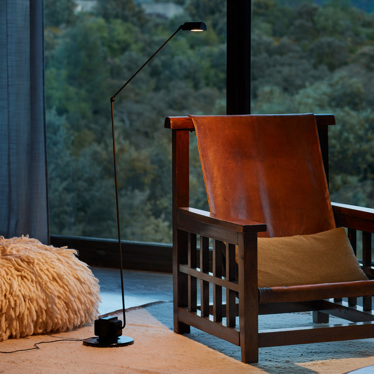 daphine-floor-lamp