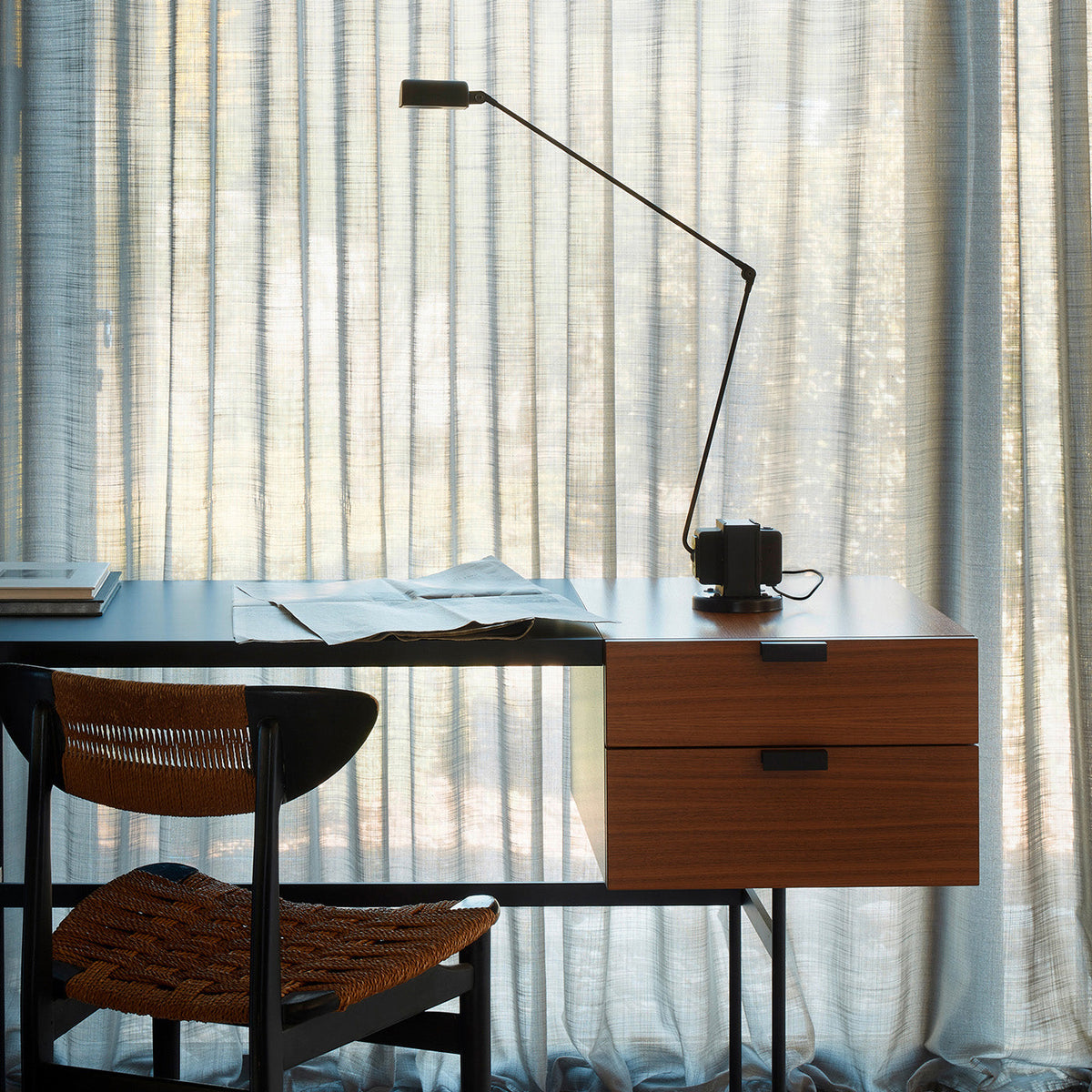 daphine-table-lamp