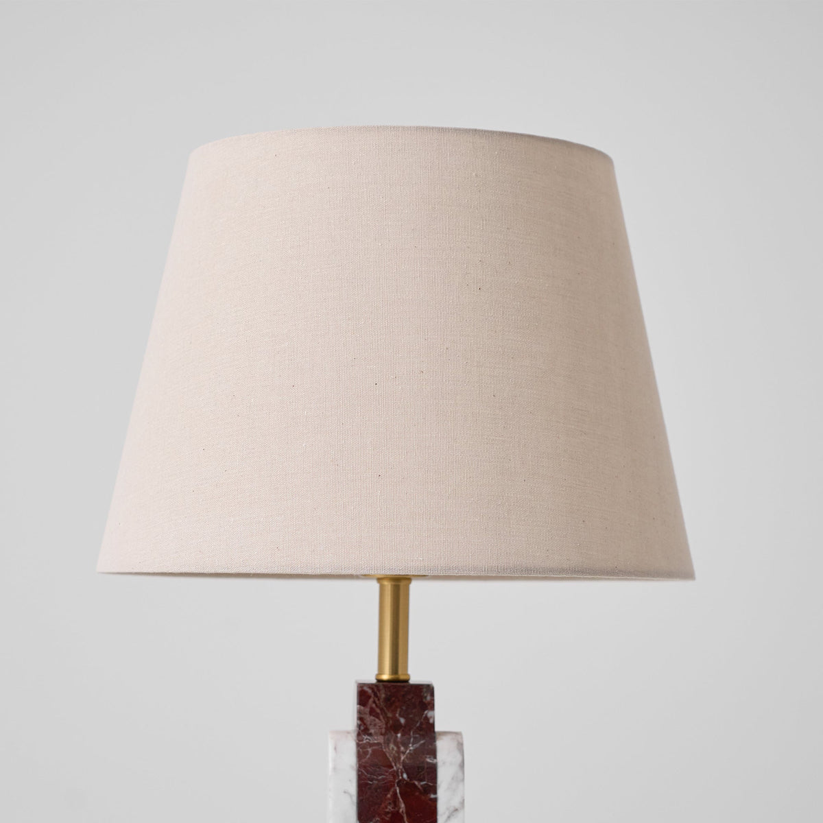 Virello Marble Table Lamp – Sculptural Modern Lighting with Brass Accents
