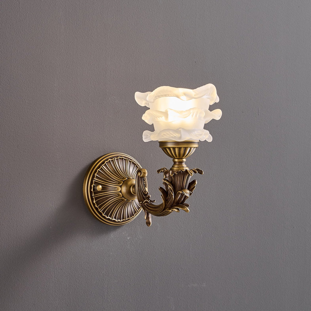darwin-wall-lamp