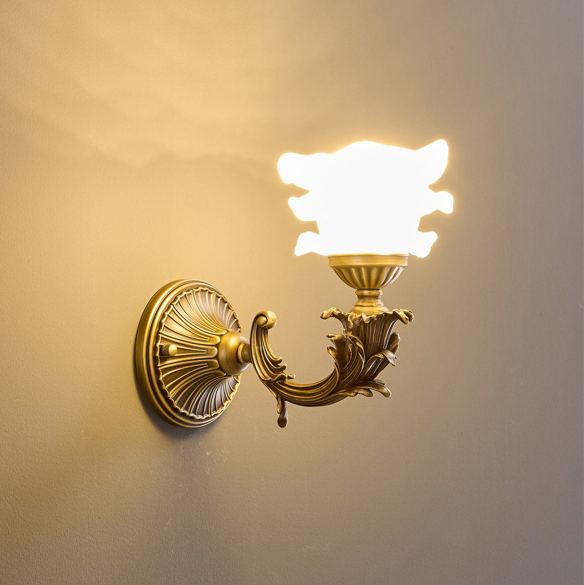 darwin-wall-lamp