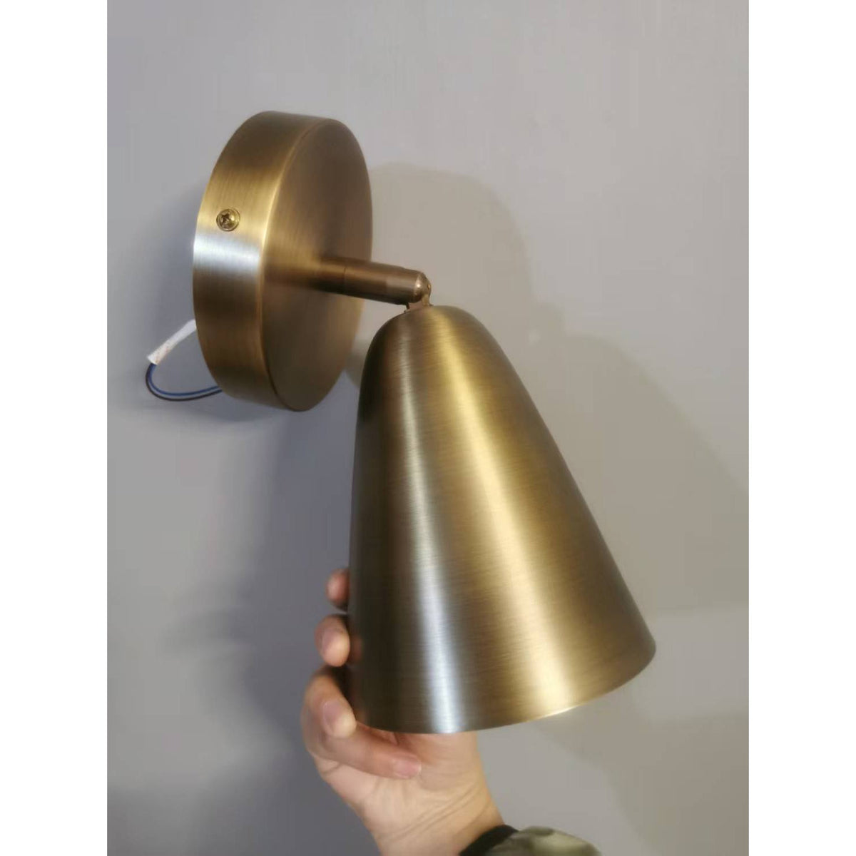 dax-brass-wall-lamp