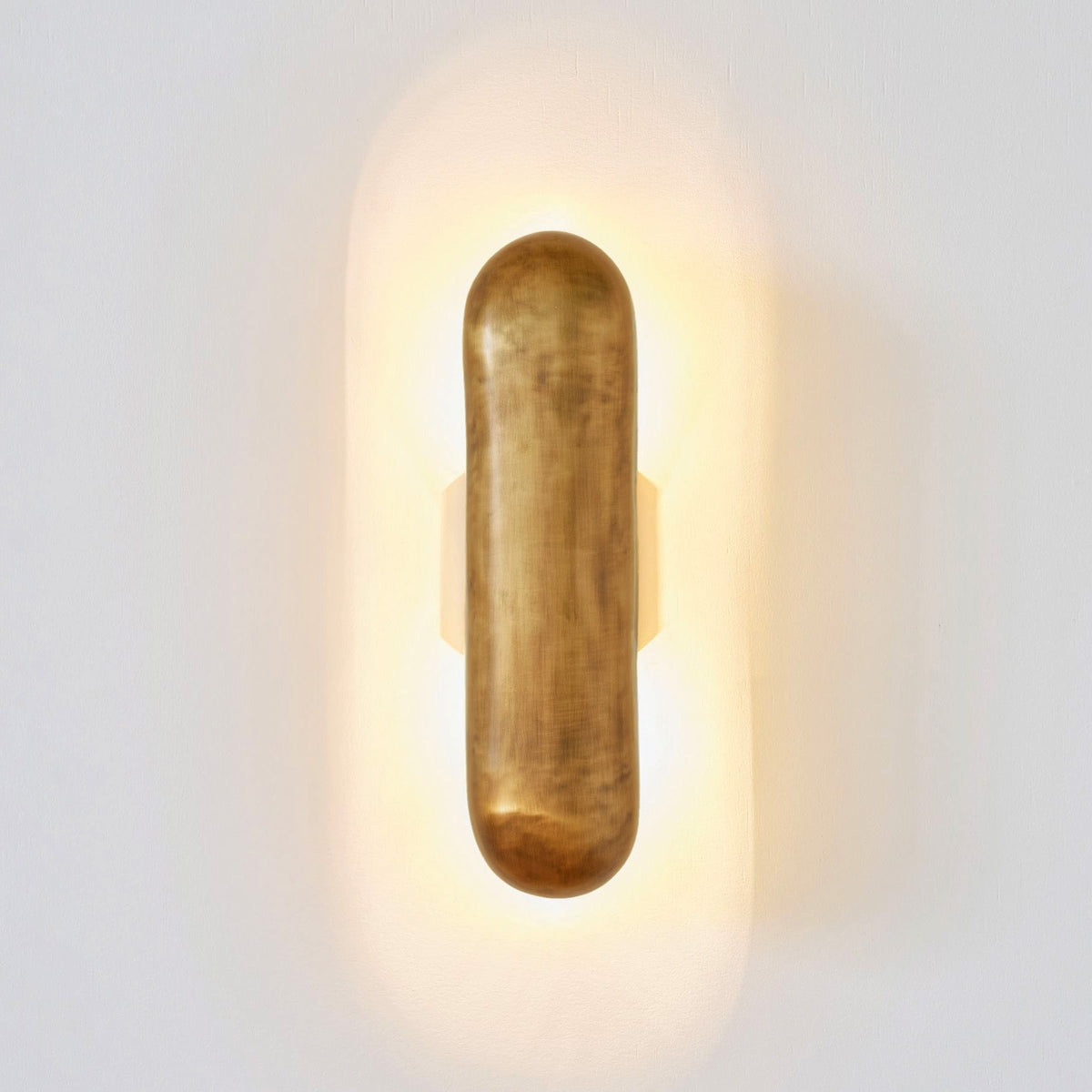 dax-brass-wall-lamp