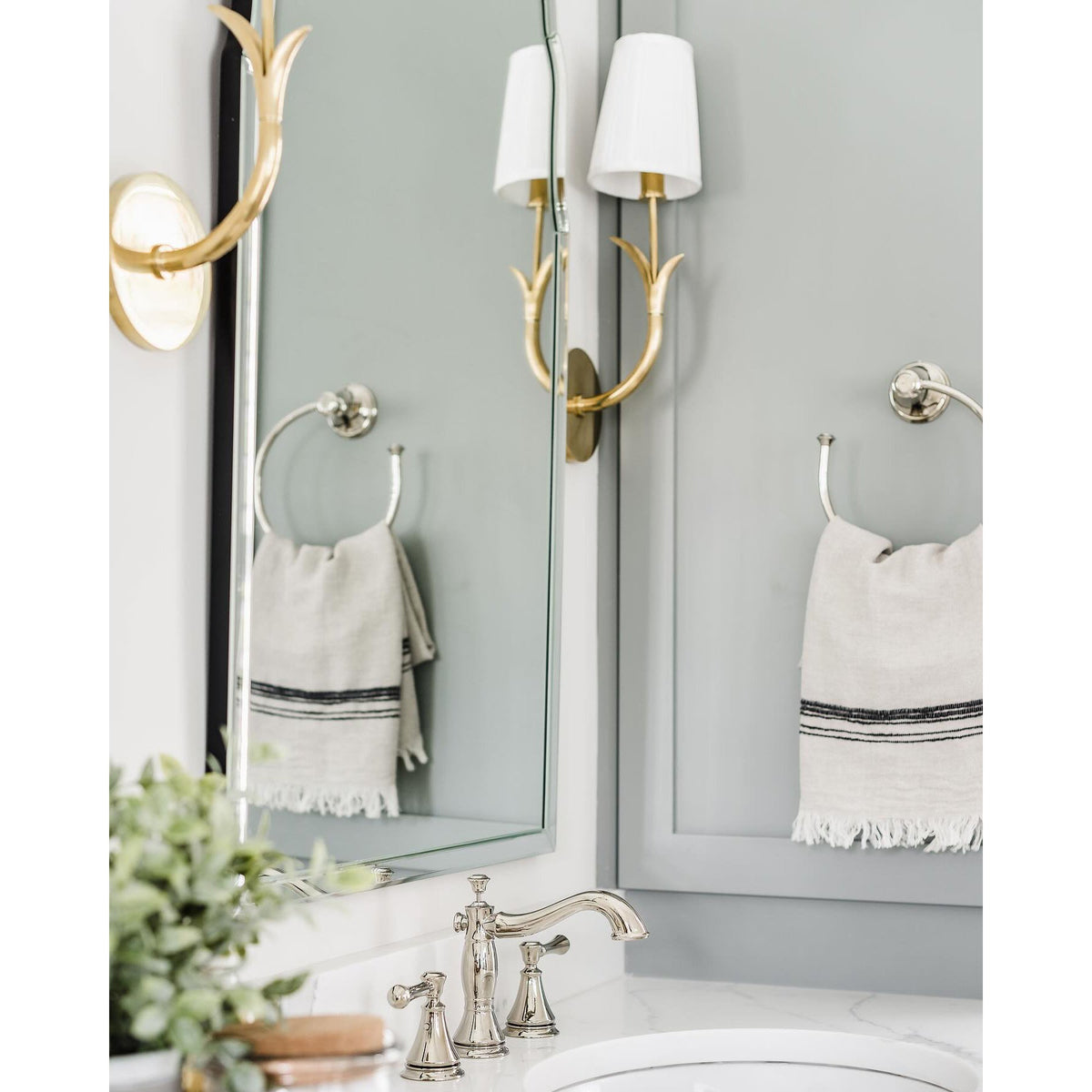 deering-wall-lamp