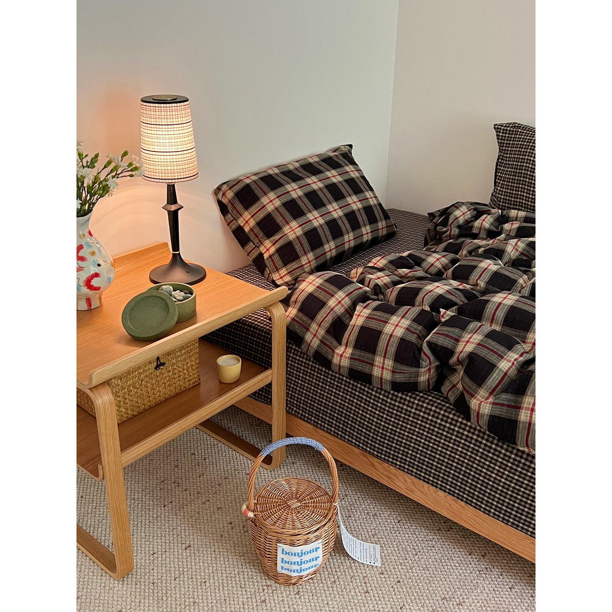 devon-black-table-lamp