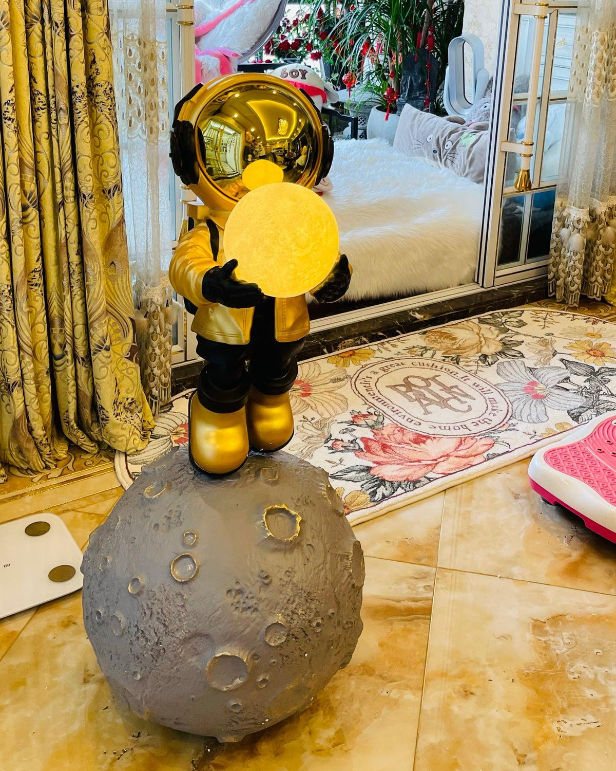 Diver Astronaut Built In Battery Floor Lamp