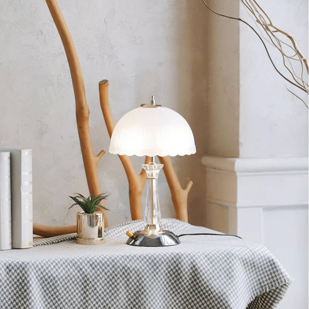 domed-glass-table-light