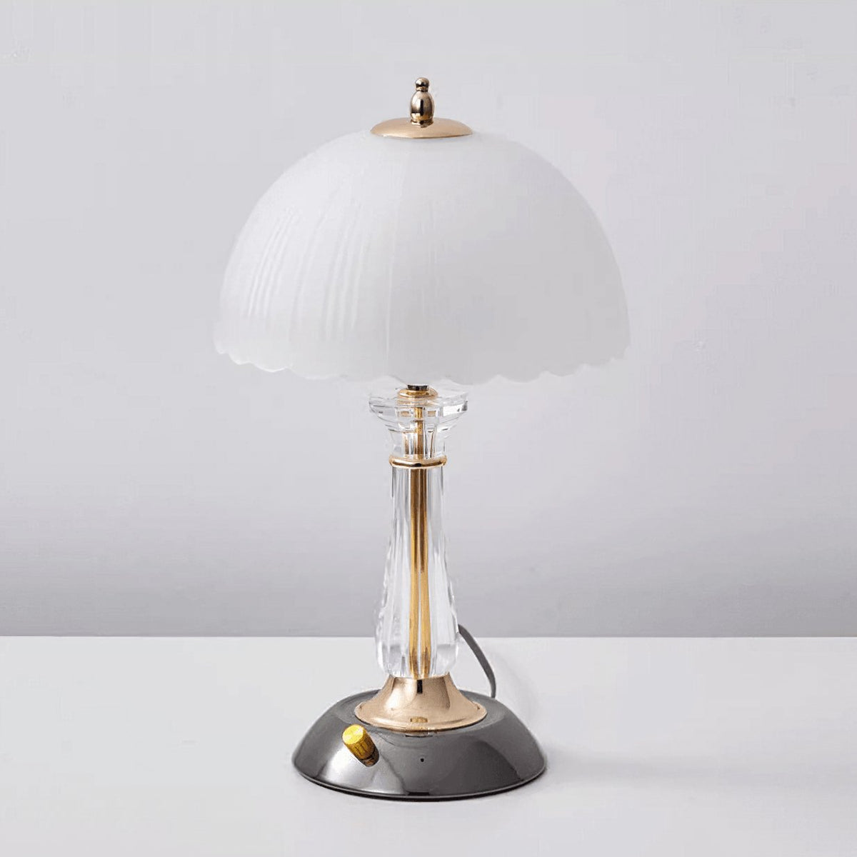 domed-glass-table-light
