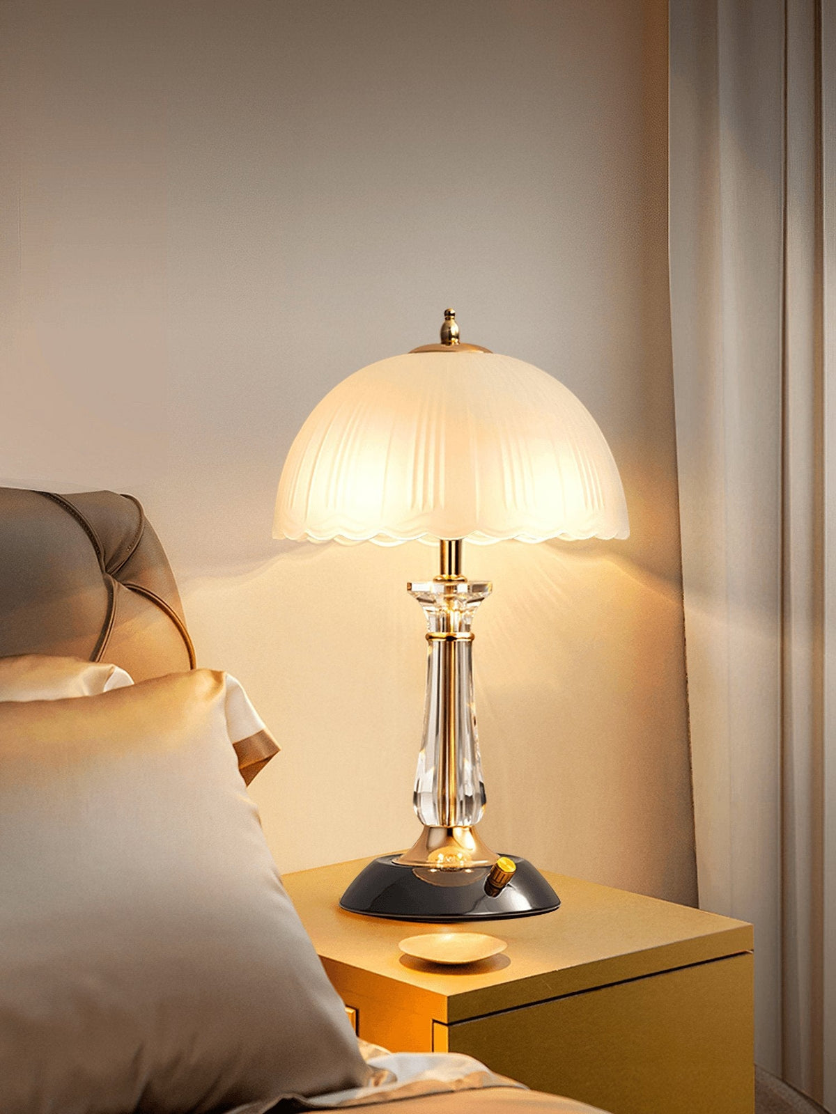 domed-glass-table-light