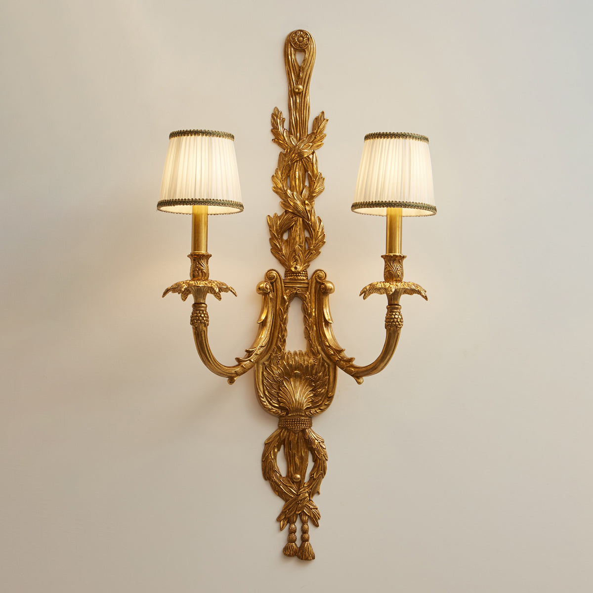 dominique-brass-wall-lamp