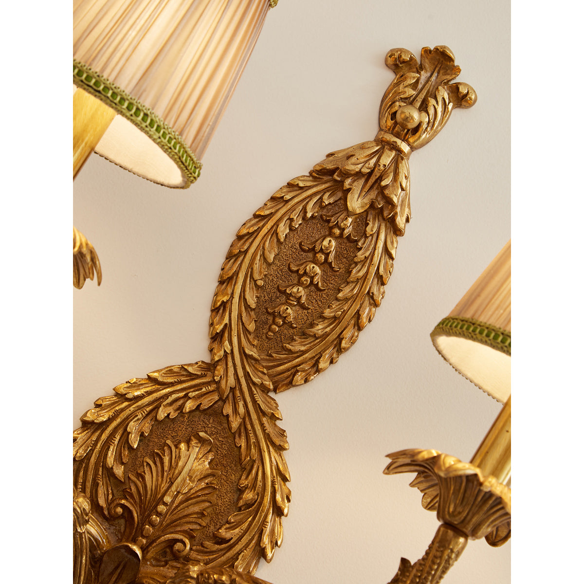 dominique-brass-wall-lamp