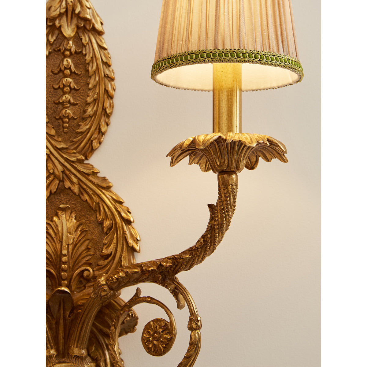 dominique-brass-wall-lamp