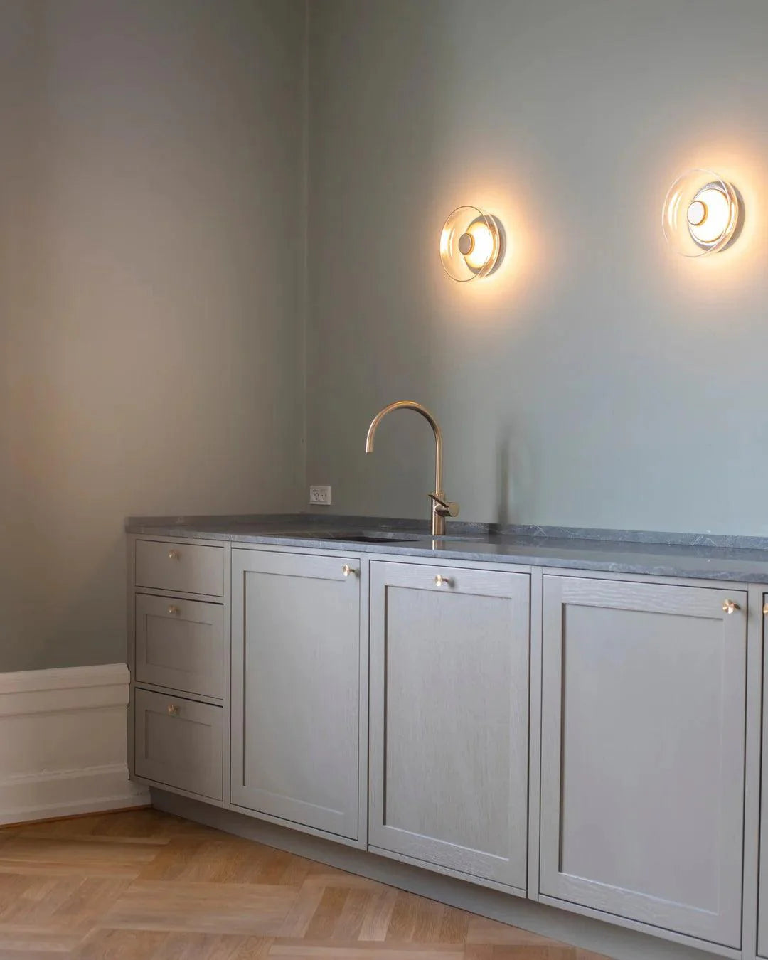 eclipse-halo-wall-lamp